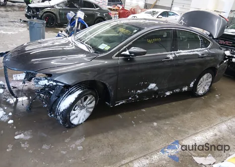 2015 Chrysler 200 Limited z USA, uszkodzony, nr VIN 1C3CCCAB8FN694538